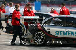 20.04.2007 Hockenheim, Germany,  Audi mechanics pull the car of Tom Kristensen (DNK), Audi Sport Team Abt Sportsline, Audi A4 DTM, back into the garage - DTM 2007 at Hockenheimring (Deutsche Tourenwagen Masters)