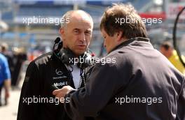 20.04.2007 Hockenheim, Germany,  (left) Peter Mücke (GER), Team Owner Mücke Motorsport in conversation with (right) Norbert Haug (GER), Sporting Director Mercedes-Benz - DTM 2007 at Hockenheimring (Deutsche Tourenwagen Masters)