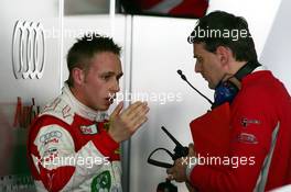 21.04.2007 Hockenheim, Germany,  Adam Carroll (GBR), TME, Portrait, talking with his race engineer - DTM 2007 at Hockenheimring (Deutsche Tourenwagen Masters)