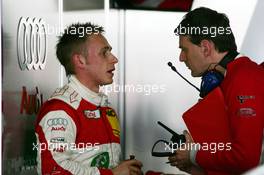 21.04.2007 Hockenheim, Germany,  Adam Carroll (GBR), TME, Portrait, talking with his race engineer - DTM 2007 at Hockenheimring (Deutsche Tourenwagen Masters)