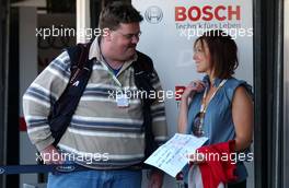 21.04.2007 Hockenheim, Germany,  (left) Dutch photographer Marco Miltenburg in conversation with (right) Lee McKenzie, press officer of Adam Carroll - DTM 2007 at Hockenheimring (Deutsche Tourenwagen Masters)