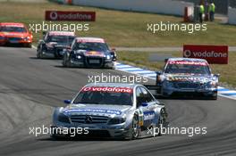 22.04.2007 Hockenheim, Germany,  Bruno Spengler (CDN), Team HWA AMG Mercedes, AMG Mercedes C-Klasse, leads Paul di Resta (GBR), Persson Motorsport AMG Mercedes, AMG Mercedes C-Klasse - DTM 2007 at Hockenheimring (Deutsche Tourenwagen Masters)