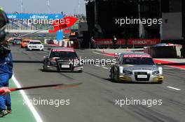 20.05.2007 Klettwitz, Germany,  A lot of cars coming into the pits at the first safety car phase. In front of the picture: Alexandre Premat (FRA), Audi Sport Team Phoenix, Audi A4 DTM and Timo Scheider (GER), Audi Sport Team Abt Sportsline, Audi A4 DTM - DTM 2007 at Eurospeedway Lausitz (Lausitzring)