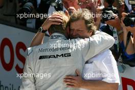 20.05.2007 Klettwitz, Germany,  Norbert Haug (GER), Sporting Director Mercedes-Benz, congratulates Mika Häkkinen (FIN), Team HWA AMG Mercedes, Portrait (1st) - DTM 2007 at Eurospeedway Lausitz (Lausitzring)