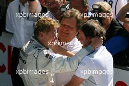 20.05.2007 Klettwitz, Germany,  Race winner Mika Häkkinen (FIN), Team HWA AMG Mercedes, Portrait, being congratullated by Gerhard Ungar (GER), Chief Designer AMG and Norbert Haug (GER), Sporting Director Mercedes-Benz - DTM 2007 at Eurospeedway Lausitz (Lausitzring)