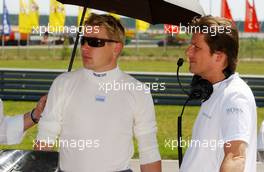 20.05.2007 Klettwitz, Germany,  (left) Mika Häkkinen (FIN), Team HWA AMG Mercedes, AMG Mercedes C-Klasse and (right) Axel Randolph (GER), Race Engineer of Mika Hakkinen on the startinggrid. - DTM 2007 at Eurospeedway Lausitz (Lausitzring)