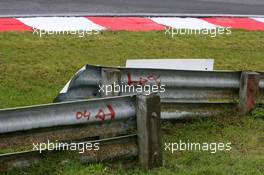 08.06.2007 Fawkham, England,  Brands Hatch still has "Old School" armco barriers with jus two layers and wooden poles - DTM 2007 at Brands Hatch