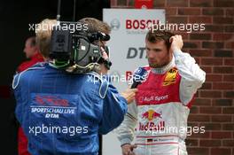 09.06.2007 Fawkham, England,  Martin Tomczyk (GER), Audi Sport Team Abt Sportsline, Portrait, explaining to the TV viewers why he spun off during qualifying - DTM 2007 at Brands Hatch