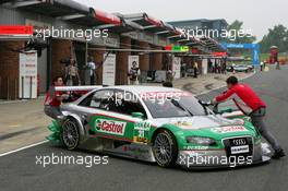 09.06.2007 Fawkham, England,  Mechanics push the car of Vanina Ickx (BEL), TME, Audi A4 DTM, back into the car - DTM 2007 at Brands Hatch