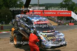 10.06.2007 Fawkham, England,  The car of Paul di Resta (GBR), Persson Motorsport AMG Mercedes, AMG Mercedes C-Klasse, being towed away after the crash at Druids in the opening lap - DTM 2007 at Brands Hatch