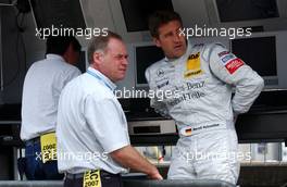 22.06.2007 Nürnberg, Germany,  (right) Bernd Schneider (GER), Team HWA AMG Mercedes, AMG Mercedes C-Klasse in conversation with (middle) Josef Kaufmann. - DTM 2007 at Norisring