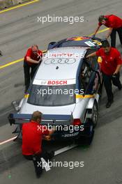 22.06.2007 Nürnberg, Germany,  Mechanics pull the car of Martin Tomczyk (GER), Audi Sport Team Abt Sportsline, Audi A4 DTM, back into the pits - DTM 2007 at Norisring