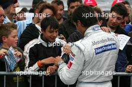 23.06.2007 Nürnberg, Germany,  Bruno Spengler (CDN), Team HWA AMG Mercedes, Portrait (1st), signing autographs for the fans - DTM 2007 at Norisring
