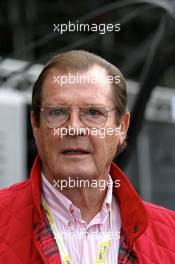23.06.2007 Nürnberg, Germany,  Roger Moore (GBR), former "James Bond ", visiting the DTM at the Norisring - DTM 2007 at Norisring