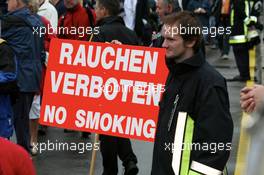 23.06.2007 Nürnberg, Germany,  Sign in the pitlane that smoking is not allowed during the pitwalk - DTM 2007 at Norisring
