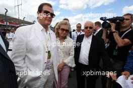 24.06.2007 Nürnberg, Germany,  Roger Moore (GBR), former "James Bond", visting the DTM, here with Hans Werner Aufrecht (GER), Team Chef HWA, ITR President - DTM 2007 at Norisring