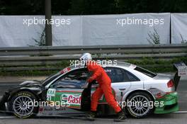 24.06.2007 Nürnberg, Germany,  Marshalls remove the car of Vanina Ickx (BEL), TME, Audi A4 DTM - DTM 2007 at Norisring