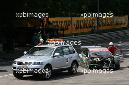 24.06.2007 Nürnberg, Germany,  Marshalls remove the car of Vanina Ickx (BEL), TME, Audi A4 DTM, after the accident - DTM 2007 at Norisring