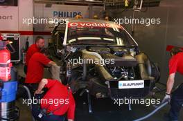 13.07.2007 Scarperia, Italy,  Audi mechanics working on the car of Lucas Luhr (GER), Audi Sport Team Rosberg, Audi A4 DTM, during the afternoon session - DTM 2007 at Autodromo Internazionale del Mugello