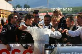15.07.2007 Scarperia, Italy,  Team mechanics sprankle beer over race winner Mika Häkkinen (FIN), Team HWA AMG Mercedes, Portrait - DTM 2007 at Autodromo Internazionale del Mugello