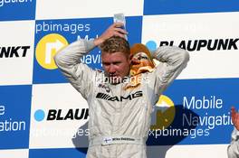 15.07.2007 Scarperia, Italy,  Podium, Mika Häkkinen (FIN), Team HWA AMG Mercedes, Portrait (1st), cools himself with a water bottle - DTM 2007 at Autodromo Internazionale del Mugello