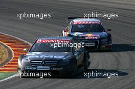15.07.2007 Scarperia, Italy,  Mika Häkkinen (FIN), Team HWA AMG Mercedes, AMG Mercedes C-Klasse, leads Mattias Ekström (SWE), Audi Sport Team Abt Sportsline, Audi A4 DTM - DTM 2007 at Autodromo Internazionale del Mugello