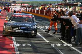 15.07.2007 Scarperia, Italy,  Race winner Mika Häkkinen (FIN), Team HWA AMG Mercedes, AMG Mercedes C-Klasse, driving into the parc ferme - DTM 2007 at Autodromo Internazionale del Mugello