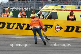 29.07.2007 Zandvoort, The Netherlands,  At the Hunzerug Bruno Spengler (CDN), Team HWA AMG Mercedes, AMG Mercedes C-Klasse and Timo Scheider (GER), Audi Sport Team Abt Sportsline, Audi A4 DTM. Parts of the car were cleaned of the track by trackmarshals. - DTM 2007 at Circuit Park Zandvoort