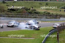 29.07.2007 Zandvoort, The Netherlands,  In the Tarzan Corner Tom Kristensen (DNK), Audi Sport Team Abt Sportsline, Audi A4 DTM touched the back of Paul di Resta (GBR), Persson Motorsport AMG Mercedes, AMG Mercedes C-Klasse. Di Resta spun and the rest of the field almost collided with his car. - DTM 2007 at Circuit Park Zandvoort