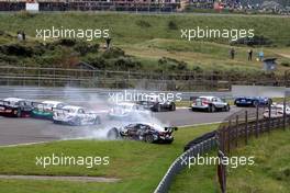 29.07.2007 Zandvoort, The Netherlands,  In the Tarzan Corner Tom Kristensen (DNK), Audi Sport Team Abt Sportsline, Audi A4 DTM touched the back of Paul di Resta (GBR), Persson Motorsport AMG Mercedes, AMG Mercedes C-Klasse. Di Resta spun and the rest of the field almost collided with his car. - DTM 2007 at Circuit Park Zandvoort