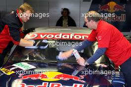 01.09.2007 Nürburg, Germany,  The windshield of the car of Martin Tomczyk (GER), Audi Sport Team Abt Sportsline, Audi A4 DTM is being cleaned. - DTM 2007 at Nürburgring