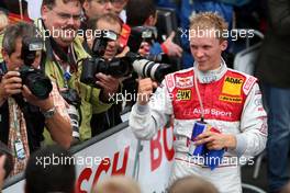 02.09.2007 Nürburg, Germany,  3rd place Mattias Ekström (SWE), Audi Sport Team Abt Sportsline, Audi A4 DTM receives congratulations. - DTM 2007 at Nürburgring