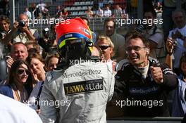 23.09.2007 Barcelona, Spain,  Paul di Resta (GBR), Persson Motorsport AMG Mercedes, AMG Mercedes C-Klasse (2nd), receiving congratulations - DTM 2007 at Circuit de Catalunya