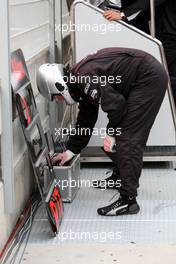 23.09.2007 Barcelona, Spain,  Mercedes teammember adjusting the pitwall board. - DTM 2007 at Circuit de Catalunya