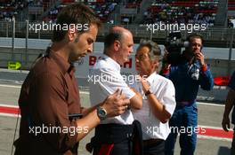 23.09.2007 Barcelona, Spain,  Dr. Wolfgang Ullrich (GER), Audi's Head of Sport, listening to Audi sport press officer Jurgen Pippig (GER) before commenting about withdrawing all cars from the race for television - DTM 2007 at Circuit de Catalunya