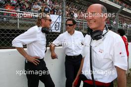 23.09.2007 Barcelona, Spain,  Before the race the spirit on the grid was still good. (left) Hans-Jürgen Mattheis (GER), Team Manager HWA (middle) Hans-Jurgen Abt (GER), Teamchef Abt-Audi and (right) Dr. Wolfgang Ullrich (AUT), Audi's Head of Sport had some laughs and conversation. Just in under a hour that was be the very opposite.... - DTM 2007 at Circuit de Catalunya