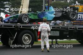 16.03.2007 Melbourne, Australia,  Rubens Barrichello (BRA), Honda Racing F1 Team, watches his car being lifted onto the back of a truck - Formula 1 World Championship, Rd 1, Australian Grand Prix, Friday Practice