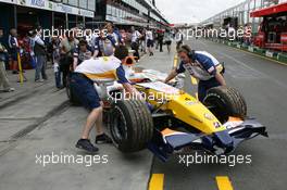 16.03.2007 Melbourne, Australia,  Car of Heikki Kovalainen (FIN), Renault F1 Team after his stop on track - Formula 1 World Championship, Rd 1, Australian Grand Prix, Friday Practice