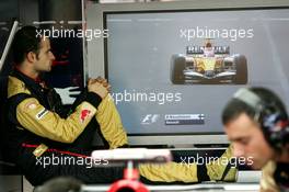 16.03.2007 Melbourne, Australia,  Vitantonio Liuzzi (ITA), Scuderia Toro Rosso, watches the session on TV - Formula 1 World Championship, Rd 1, Australian Grand Prix, Friday Practice