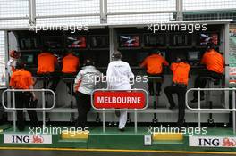 16.03.2007 Melbourne, Australia,  Spyker F1 Team, Pit gantry - Formula 1 World Championship, Rd 1, Australian Grand Prix, Friday Practice