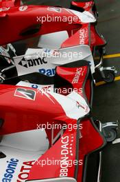 16.03.2007 Melbourne, Australia,  Toyota Racing, TF107, Front wings - Formula 1 World Championship, Rd 1, Australian Grand Prix, Friday Practice