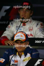 16.03.2007 Melbourne, Australia,  Heikki Kovalainen (FIN), Renault F1 Team and Jenson Button (GBR), Honda Racing F1 Team - Formula 1 World Championship, Rd 1, Australian Grand Prix, Friday Practice