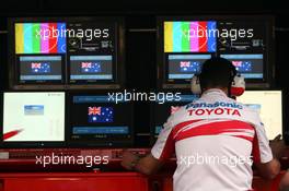 16.03.2007 Melbourne, Australia,  Toyota F1 Team, Pit gantry - Formula 1 World Championship, Rd 1, Australian Grand Prix, Friday