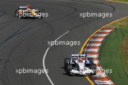 18.03.2007 Melbourne, Australia,  Robert Kubica (POL), BMW Sauber F1 Team, F1.07 leads Giancarlo Fisichella (ITA), Renault F1 Team, R27 - Formula 1 World Championship, Rd 1, Australian Grand Prix, Sunday Race