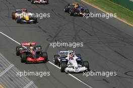 18.03.2007 Melbourne, Australia,  Robert Kubica (POL), BMW Sauber F1 Team, F1.07 and Lewis Hamilton (GBR), McLaren Mercedes, MP4-22 - Formula 1 World Championship, Rd 1, Australian Grand Prix, Sunday Race