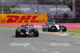 18.03.2007 Melbourne, Australia,  David Coulthard (GBR), Red Bull Racing, RB3 as Alexander Wurz (AUT), Williams F1 Team, FW29 goes wide - Formula 1 World Championship, Rd 1, Australian Grand Prix, Sunday Race