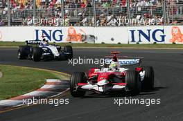 18.03.2007 Melbourne, Australia,  Ralf Schumacher (GER), Toyota Racing, TF107 leads Nick Heidfeld (GER), BMW Sauber F1 Team, F1.07 - Formula 1 World Championship, Rd 1, Australian Grand Prix, Sunday Race
