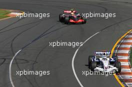 18.03.2007 Melbourne, Australia,  Nick Heidfeld (GER), BMW Sauber F1 Team, F1.07 and Lewis Hamilton (GBR), McLaren Mercedes, MP4-22 - Formula 1 World Championship, Rd 1, Australian Grand Prix, Sunday Race