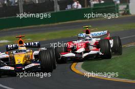18.03.2007 Melbourne, Australia,  Giancarlo Fisichella (ITA), Renault F1 Team, R27 leads Jarno Trulli (ITA), Toyota Racing, TF107 - Formula 1 World Championship, Rd 1, Australian Grand Prix, Sunday Race