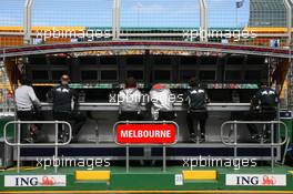 17.03.2007 Melbourne, Australia,  Red Bull Racing, Pit Gantry - Formula 1 World Championship, Rd 1, Australian Grand Prix, Saturday Practice